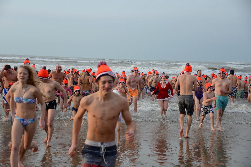 ../Images/Nieuwjaarsduik Nederzandt 2015 085.jpg